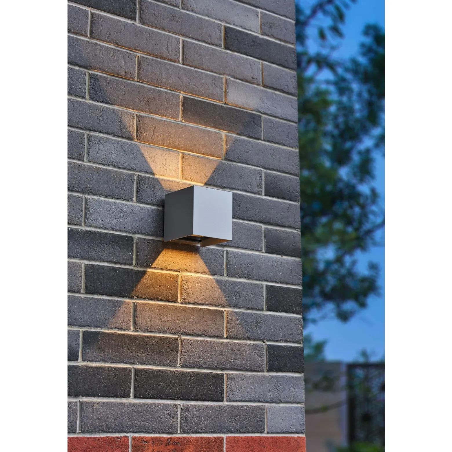 D'Lite Vägglampa Nova Silver Up & Down 4.9W 480lm - 830 Varm Vit | IP54 - Justerbar strålvinkel
